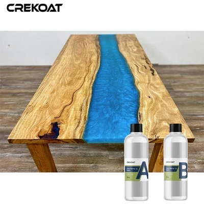 O rio apresenta a resina de cola Epoxy clara para as artes finalas de madeira das barras dos Tabletops